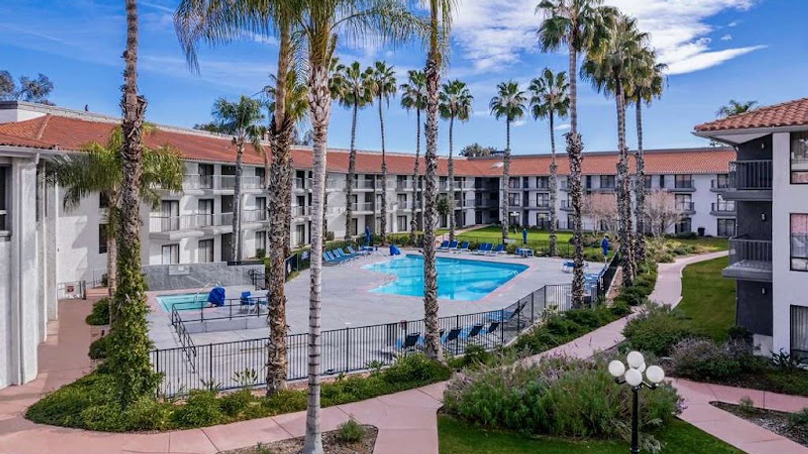 DoubleTree by Hilton Hotel Bakersfield