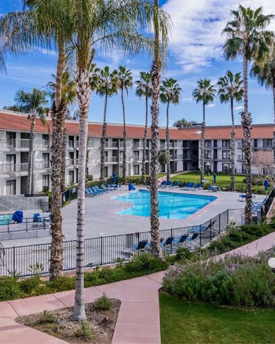 DoubleTree by Hilton Hotel Bakersfield