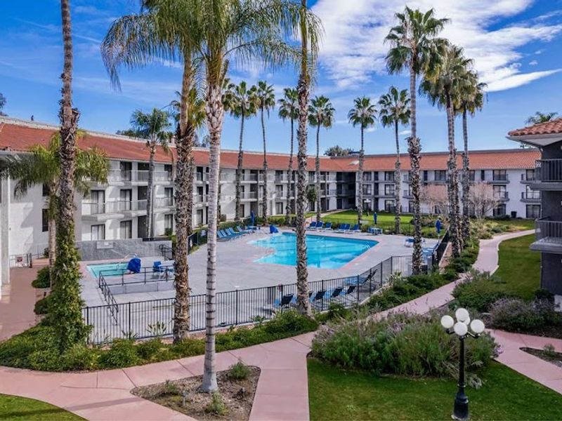 DoubleTree by Hilton Hotel Bakersfield