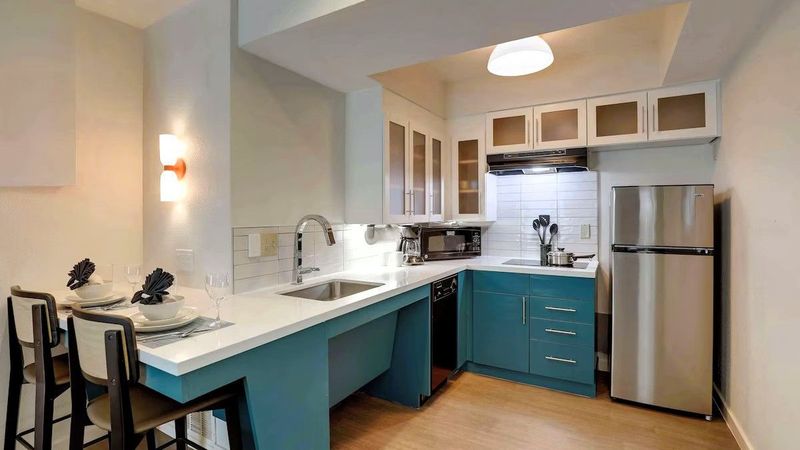 Sonesta ES Suites Sunnyvale - Suite, Private kitchenette, Full-size fridge, microwave, stovetop, dishwasher