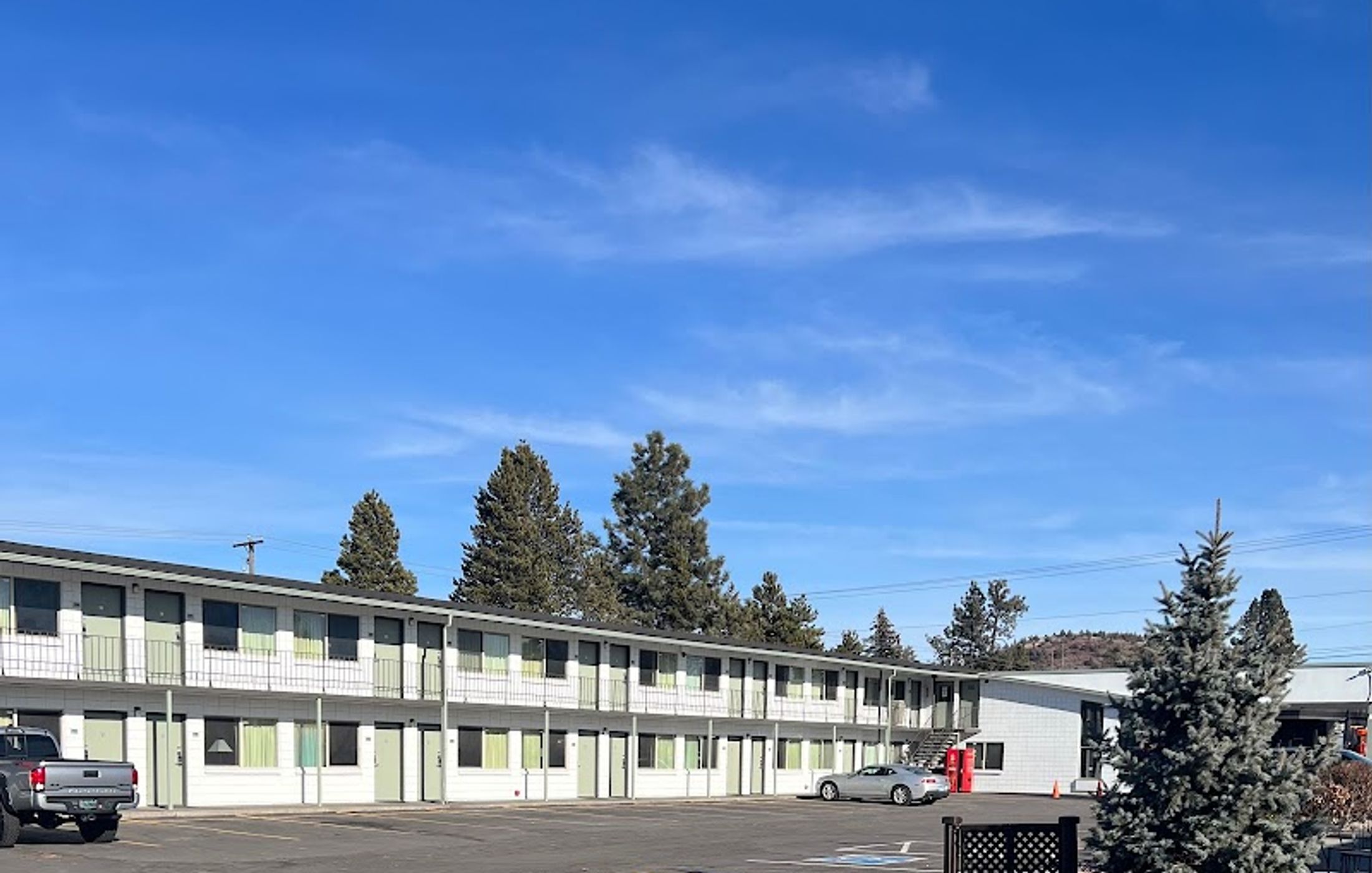 Bend Inn & Suites