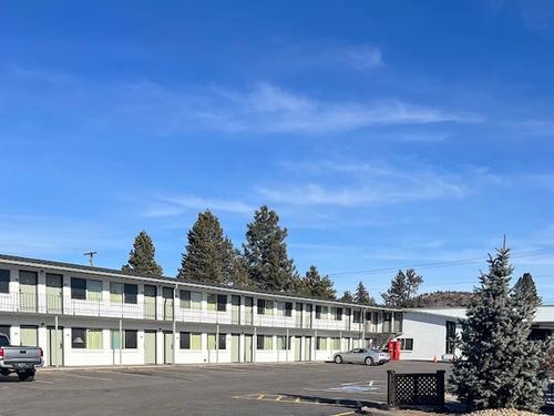 Bend Inn & Suites