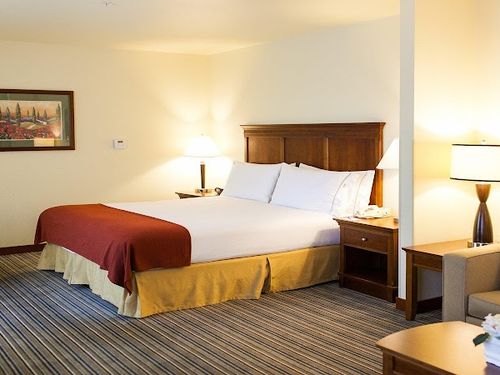 Photo of Holiday Inn Express & Suites Turlock-Hwy 99 by IHG