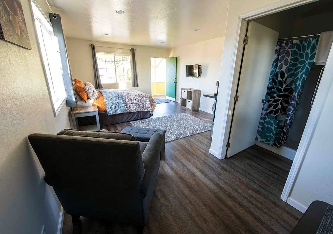 Pacific City Inn - King Bed Guest Room