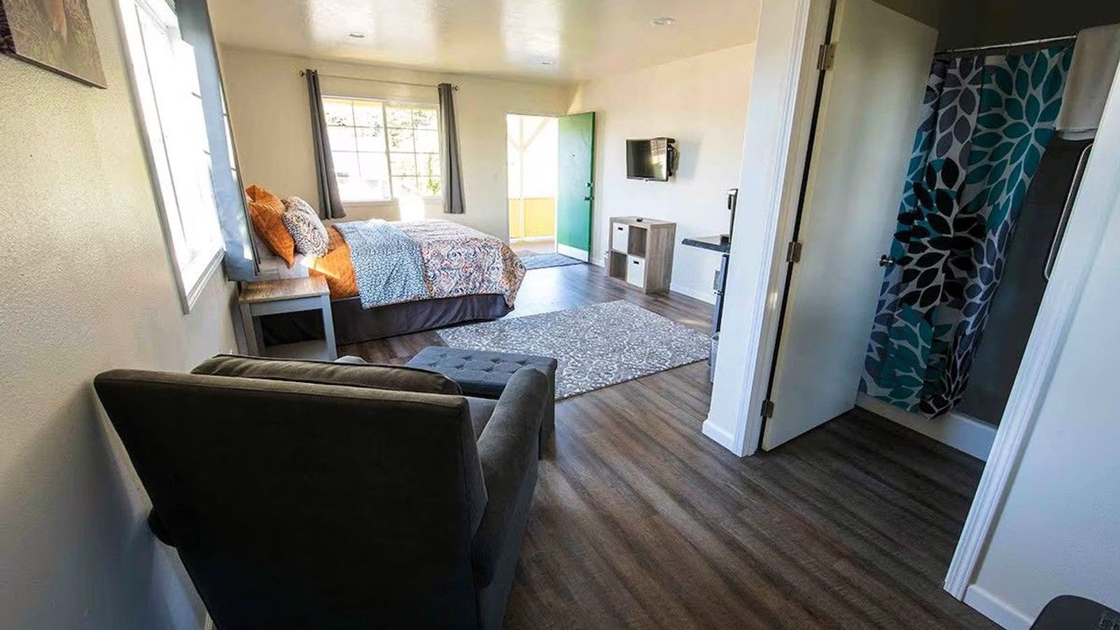 Pacific City Inn - King Bed Guest Room