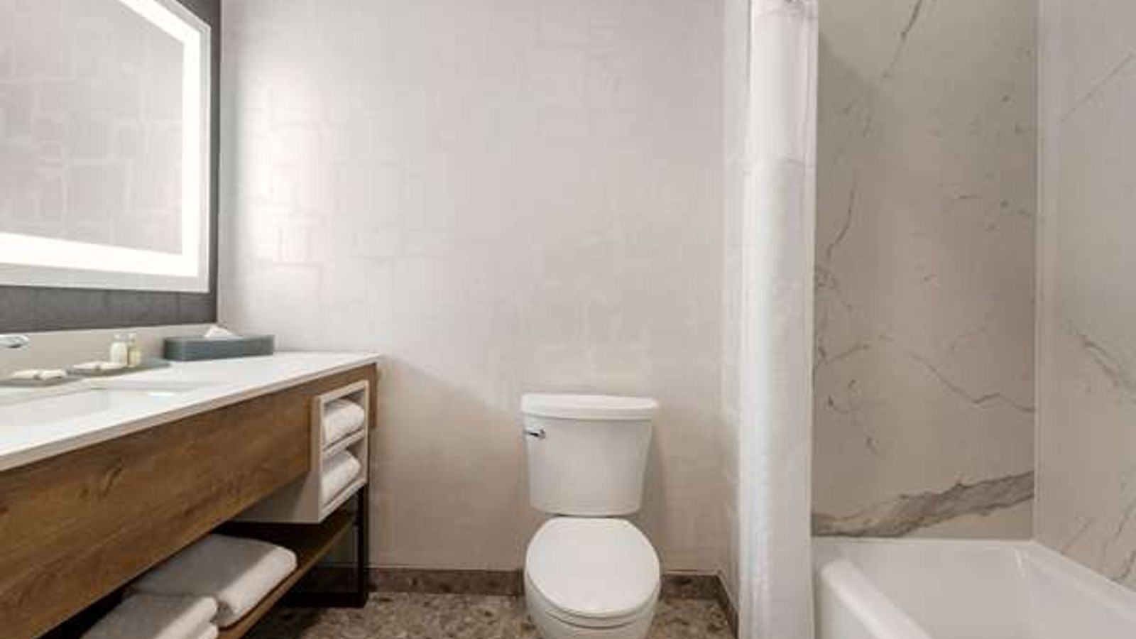 Photo of La Quinta Inn & Suites by Wyndham Santa Rosa Sonoma