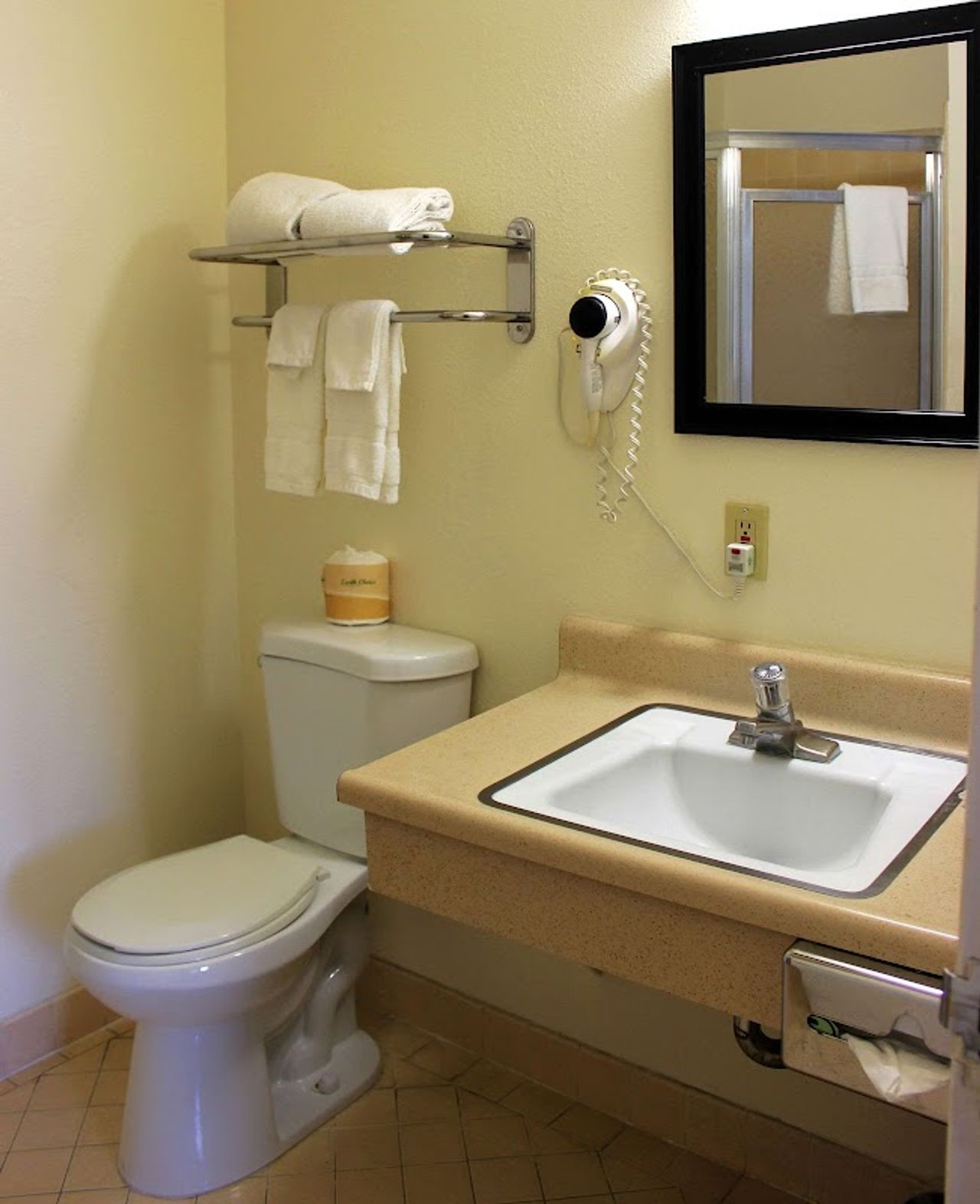 Photo of Rodeway Inn Near University-Gateway to Yosemite