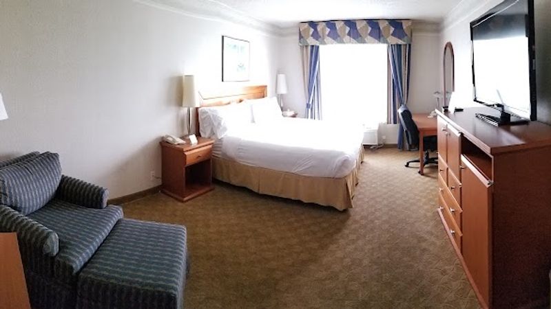 Photo of Holiday Inn Express & Suites