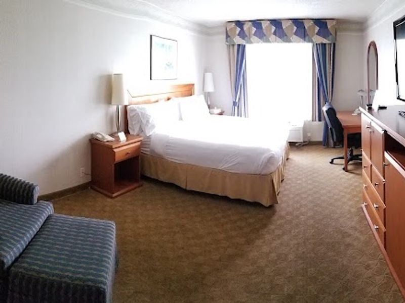 Photo of Holiday Inn Express & Suites
