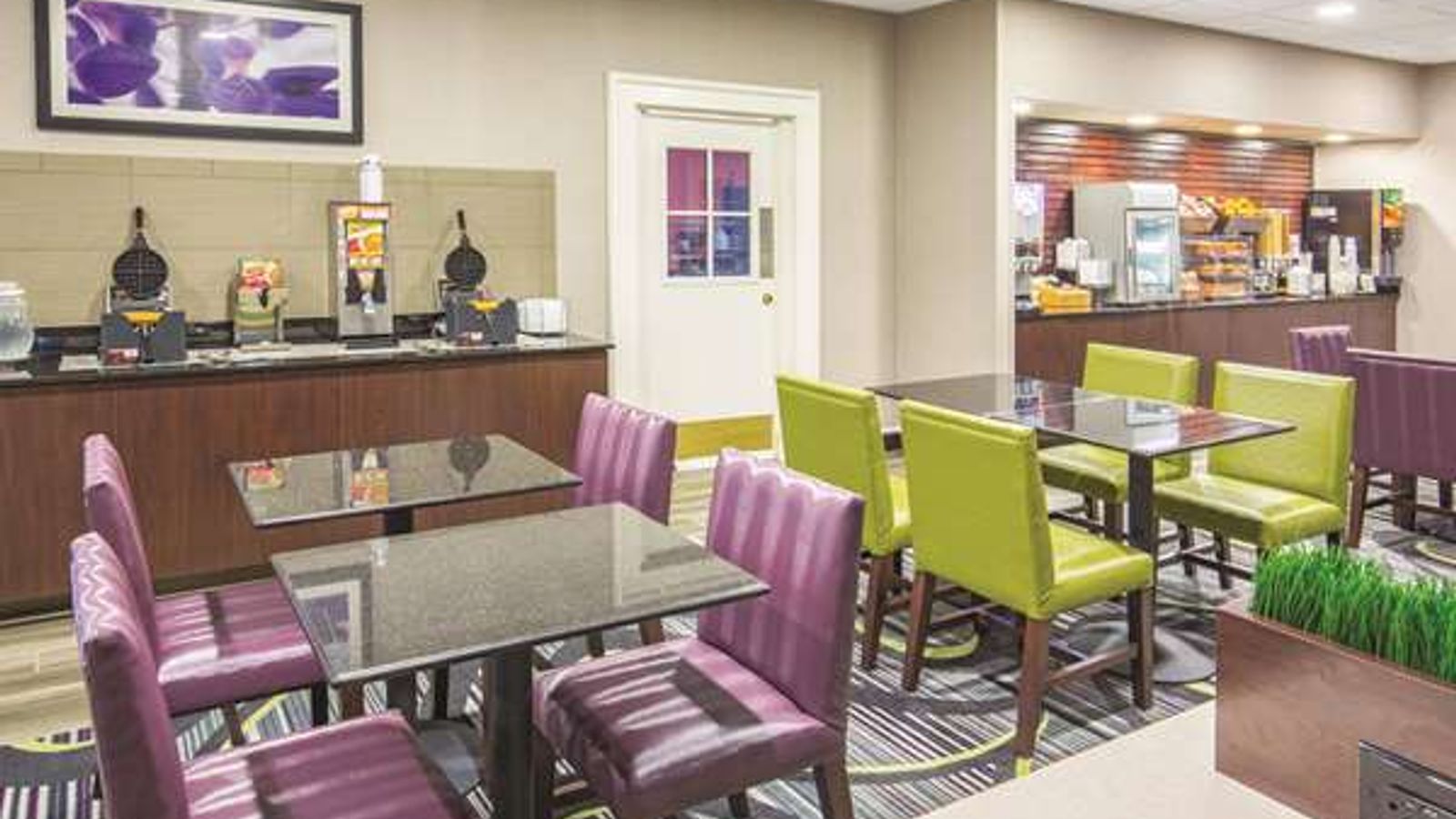 Photo of Howard Johnson by Wyndham Sacramento Downtown