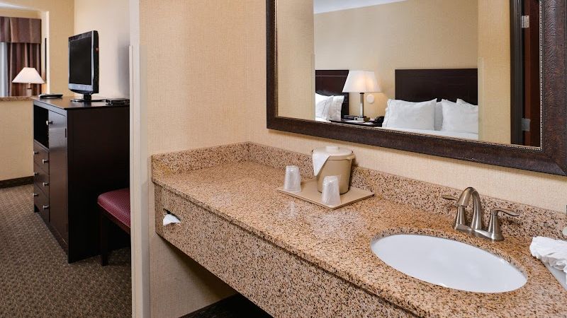 Photo of Holiday Inn Express & Suites Portland-Jantzen Beach, an IHG Hotel