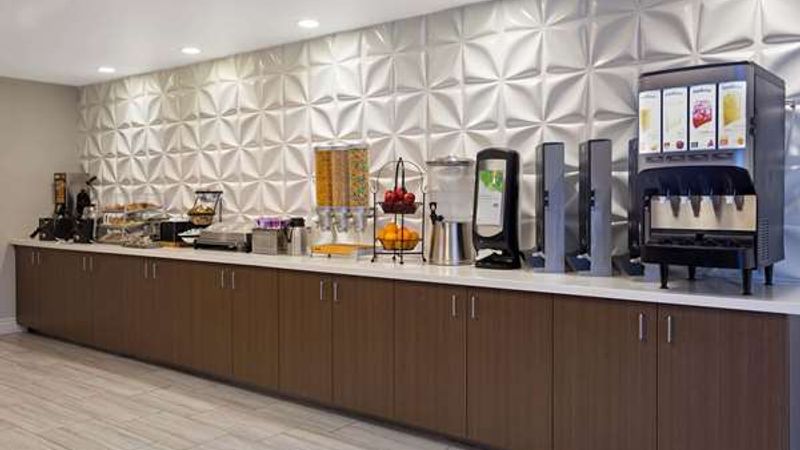 Photo of La Quinta Inn & Suites by Wyndham Visalia/Sequoia Gateway