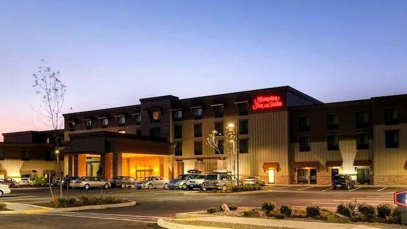 Photo of Hampton Inn & Suites Astoria - Free Parking, Exterior