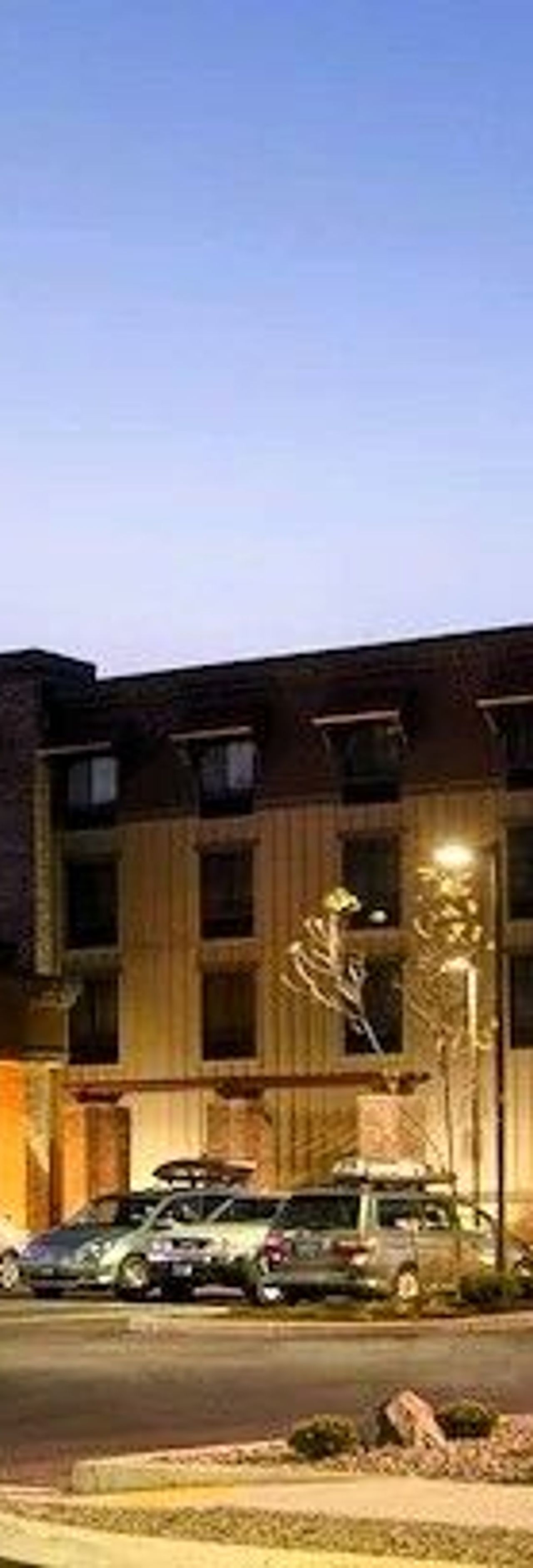 Photo of Hampton Inn & Suites Astoria - Free Parking, Exterior