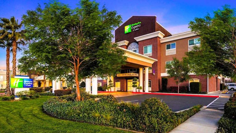 Holiday Inn Express & Suites Sacramento NE Cal Expo, an IHG Hotel