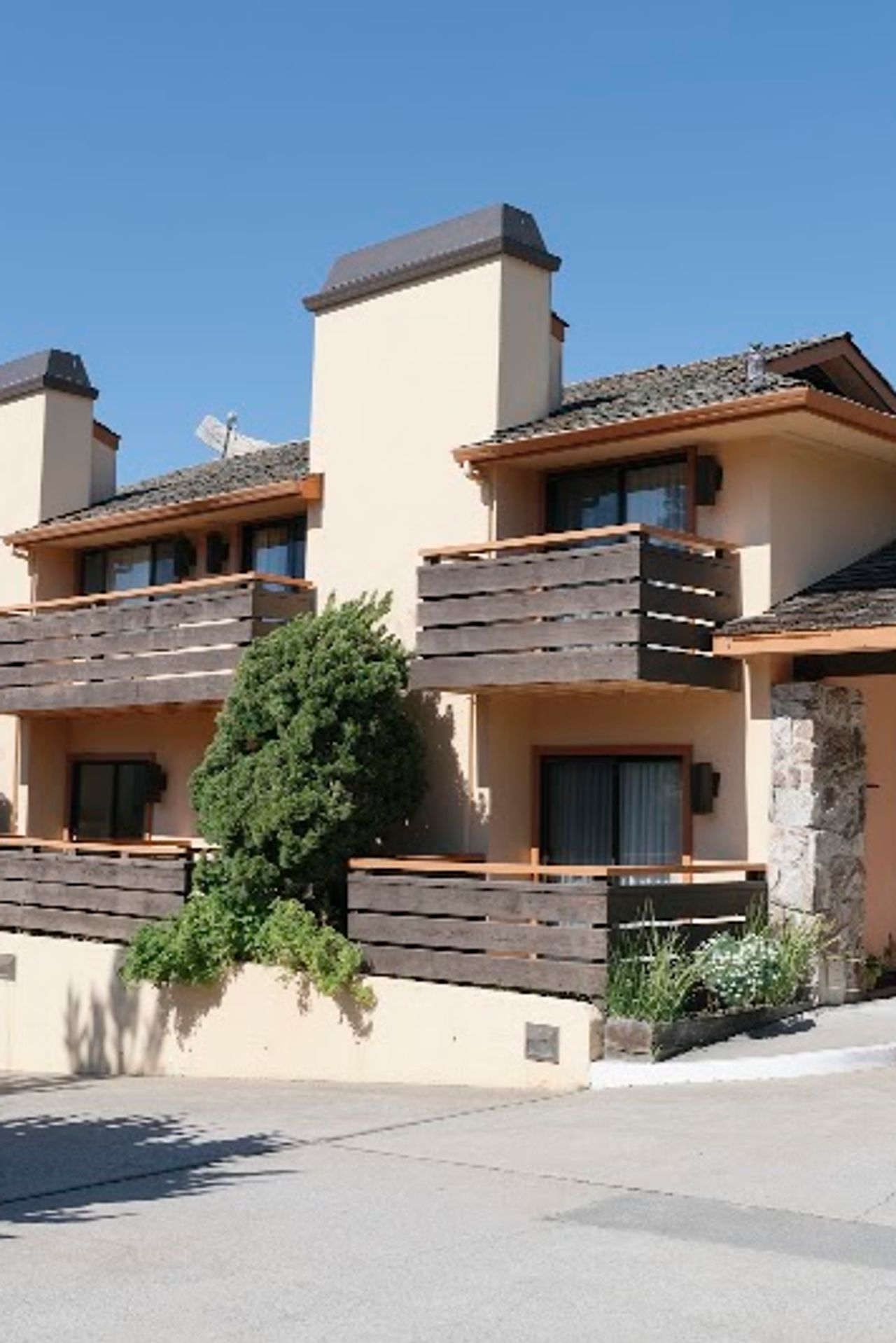 Photo of Monarch Resort - Exterior