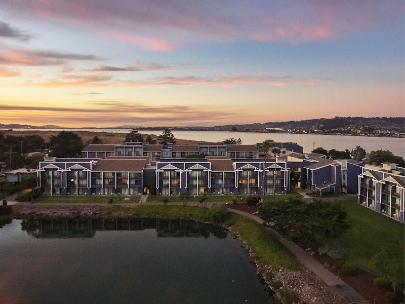 DoubleTree by Hilton Hotel Berkeley Marina