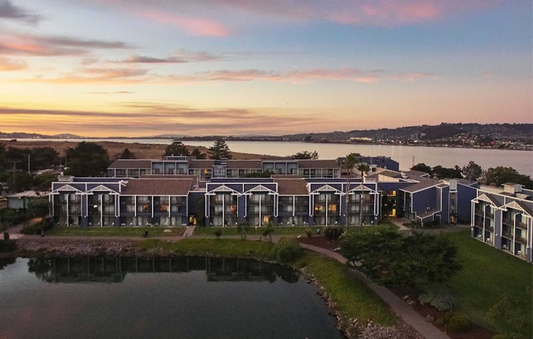 DoubleTree by Hilton Hotel Berkeley Marina