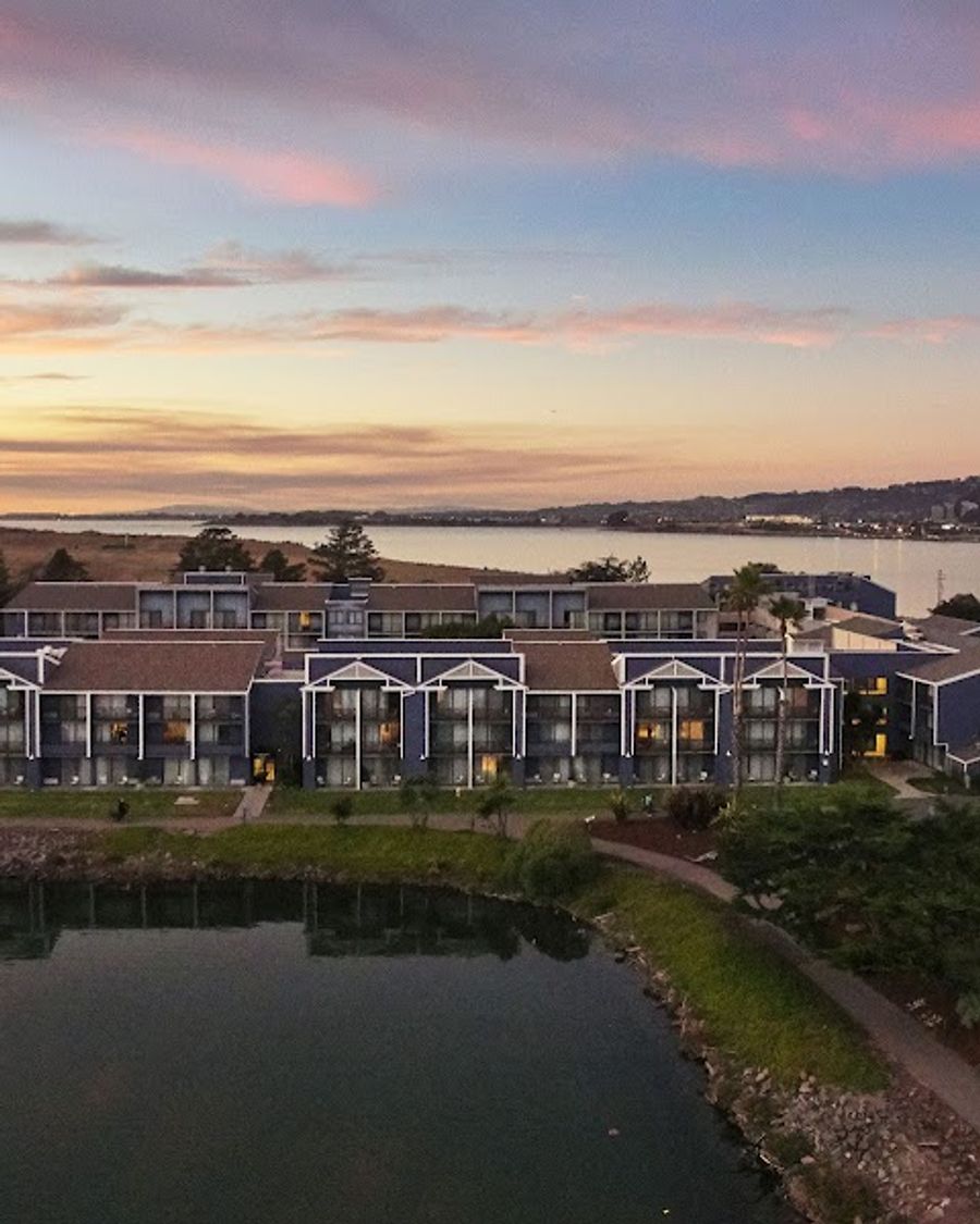 DoubleTree by Hilton Hotel Berkeley Marina