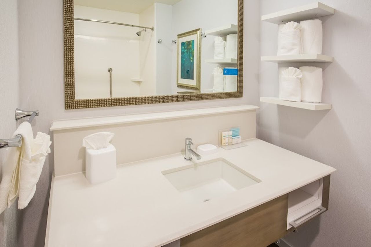 Photo of Hampton Inn Monterey - Bathroom
