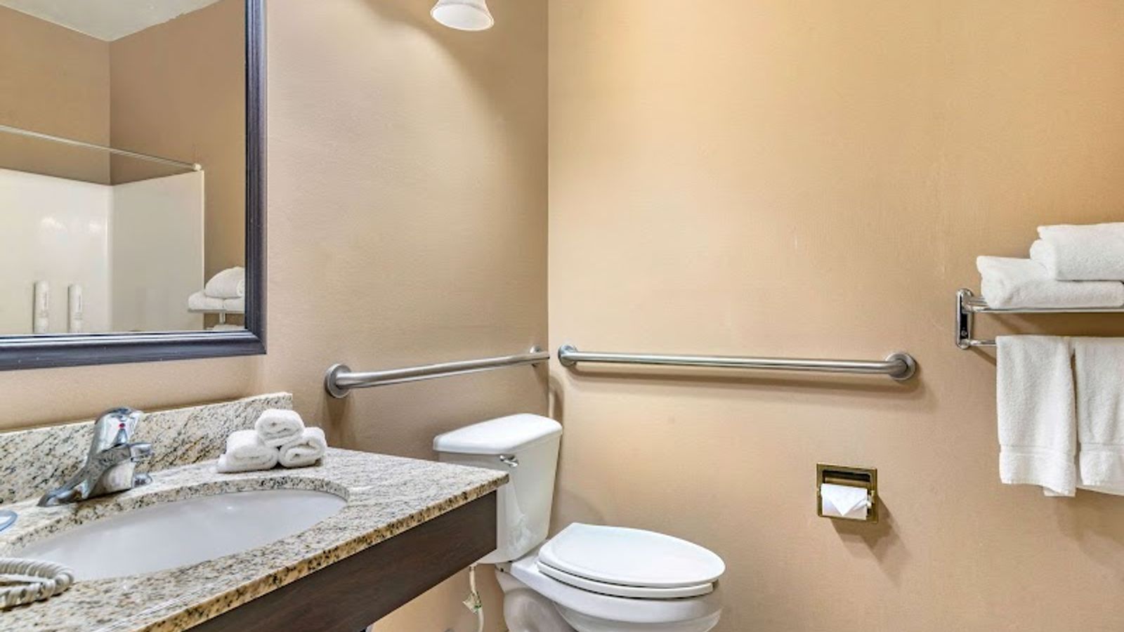 Photo of Clarion Pointe Medford