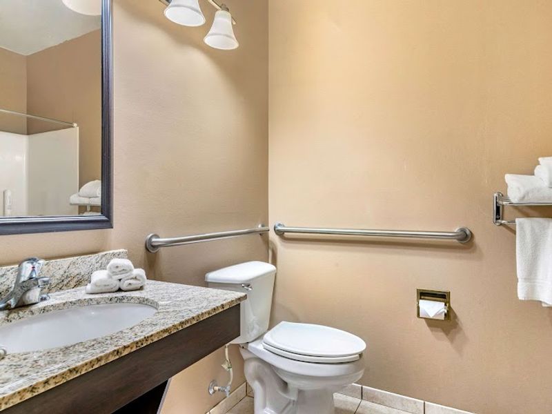 Photo of Clarion Pointe Medford
