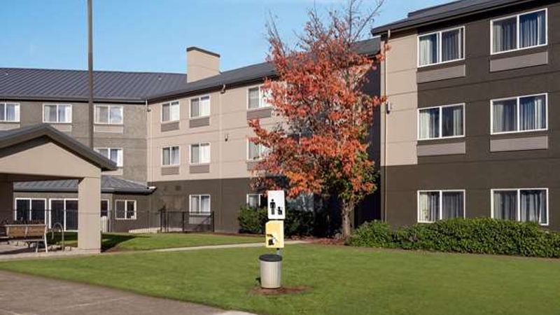 Photo of La Quinta Inn & Suites by Wyndham Springfield - Exterior