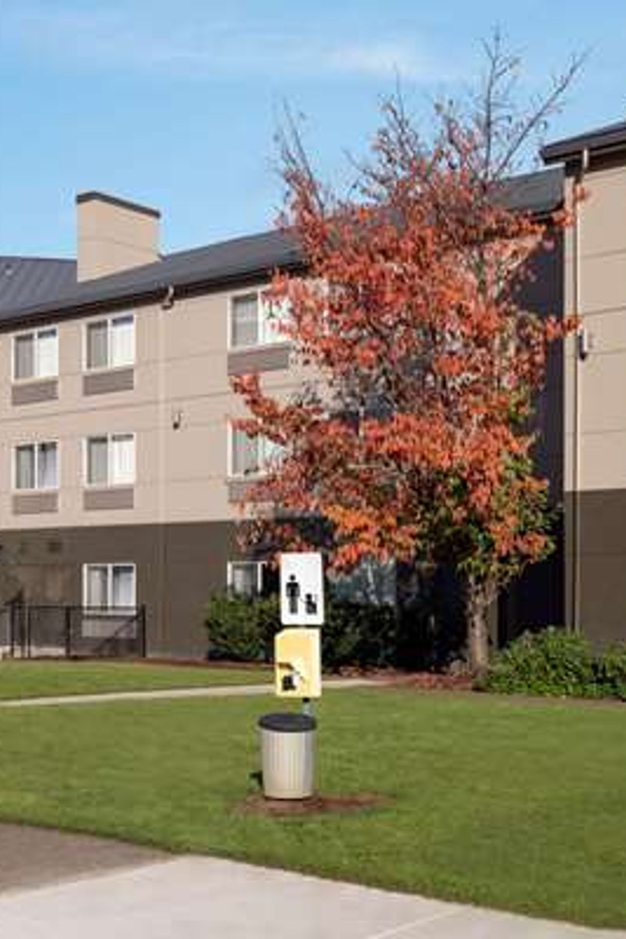 Photo of La Quinta Inn & Suites by Wyndham Springfield - Exterior