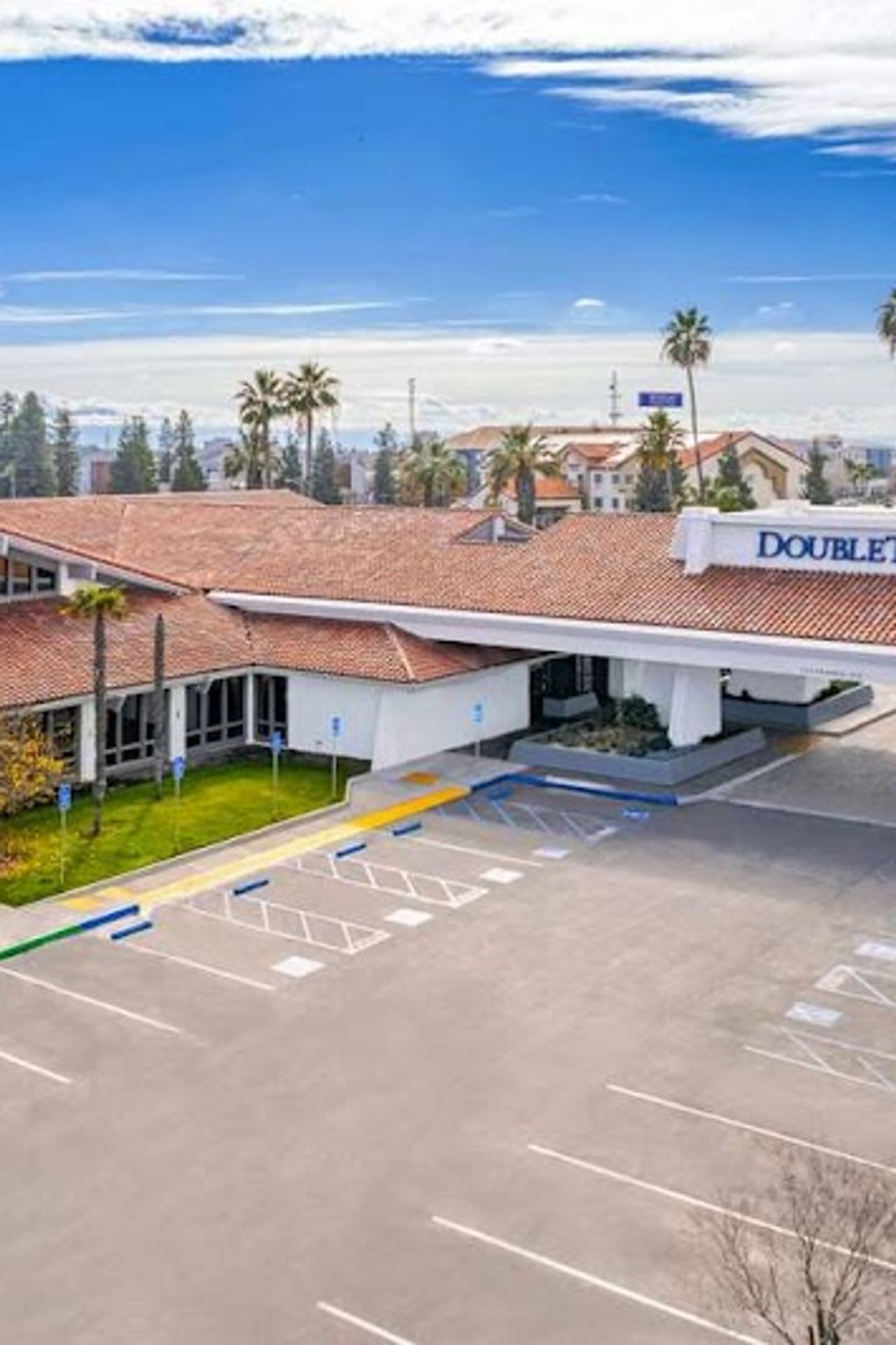 Photo of DoubleTree by Hilton Hotel Bakersfield