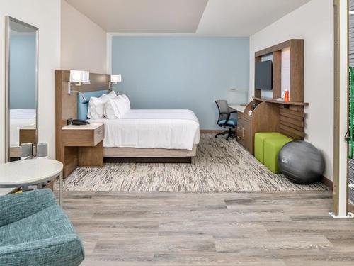 Photo of Even Hotel Eugene, an IHG Hotel - Room, King bed, In-room fitness equipment
