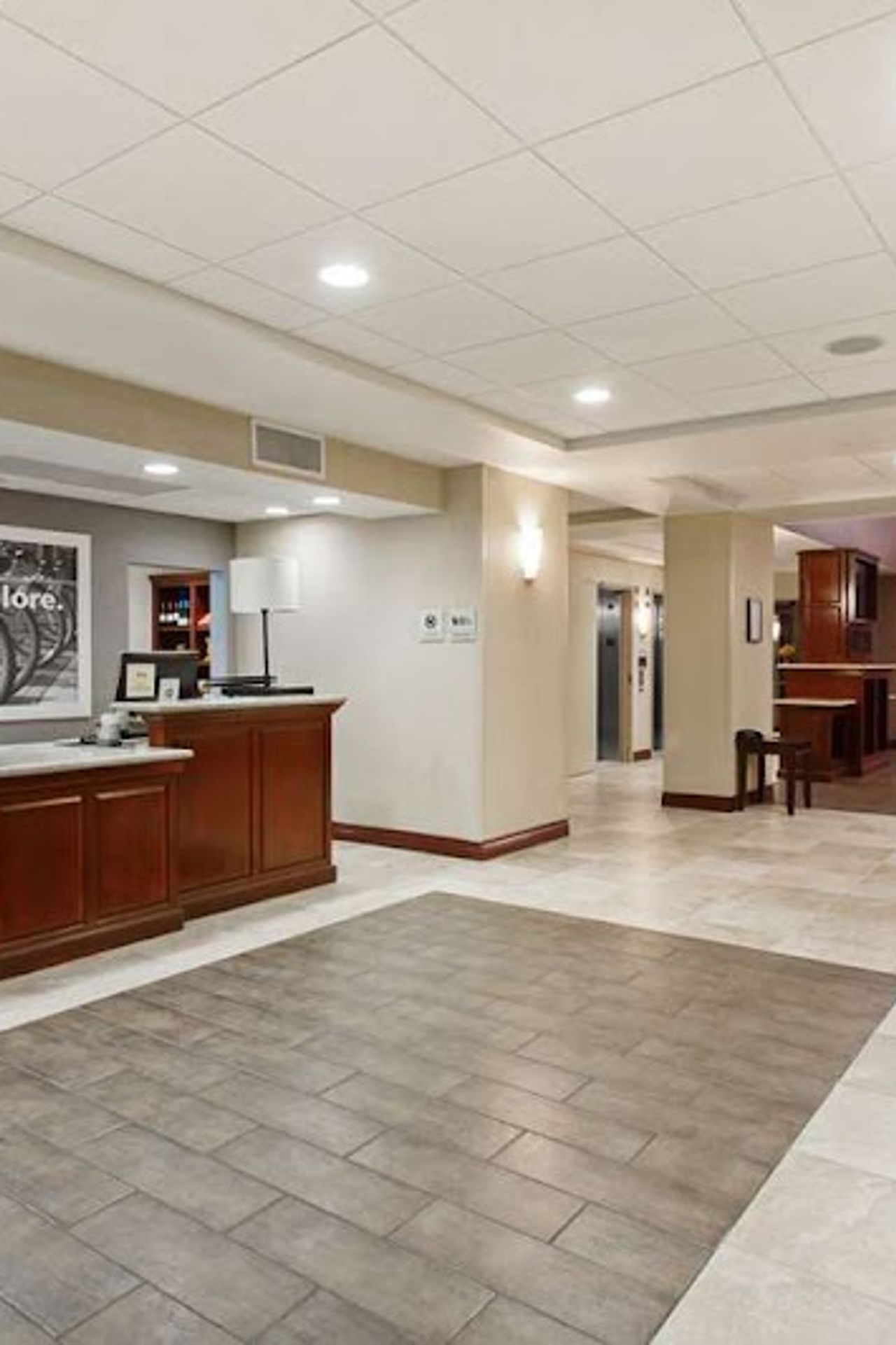 Photo of Hampton Inn & Suites Oakland Airport-Alameda