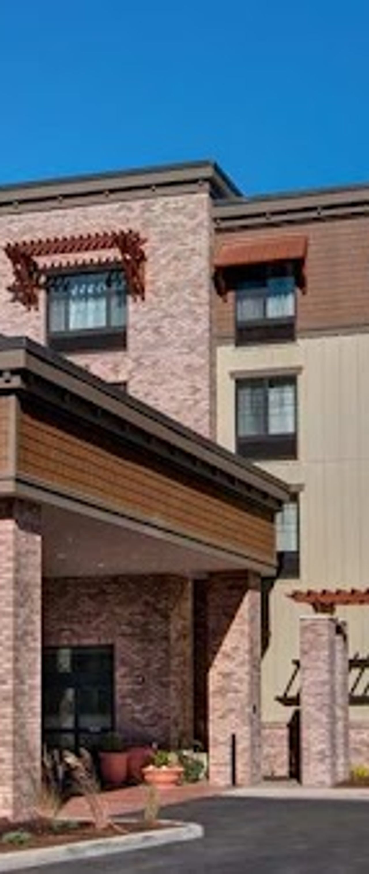 Photo of Hampton Inn & Suites Astoria - Exterior, Property Entrance