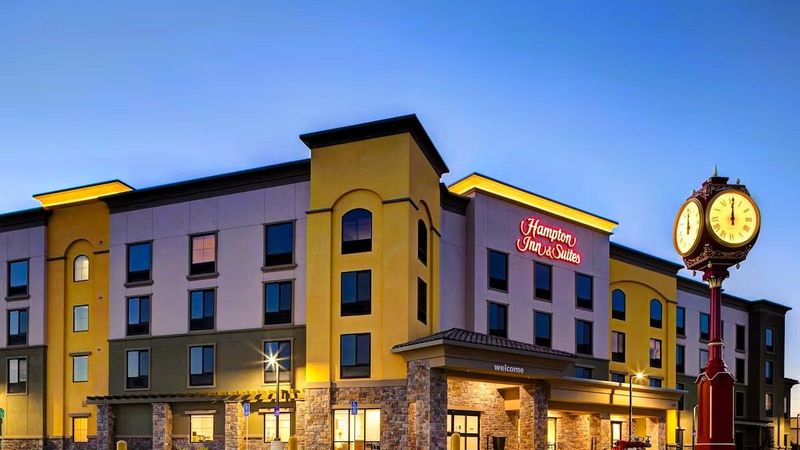 Hampton Inn & Suites Marina