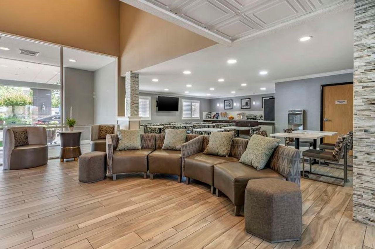 Photo of Best Western Plus Vineyard Inn