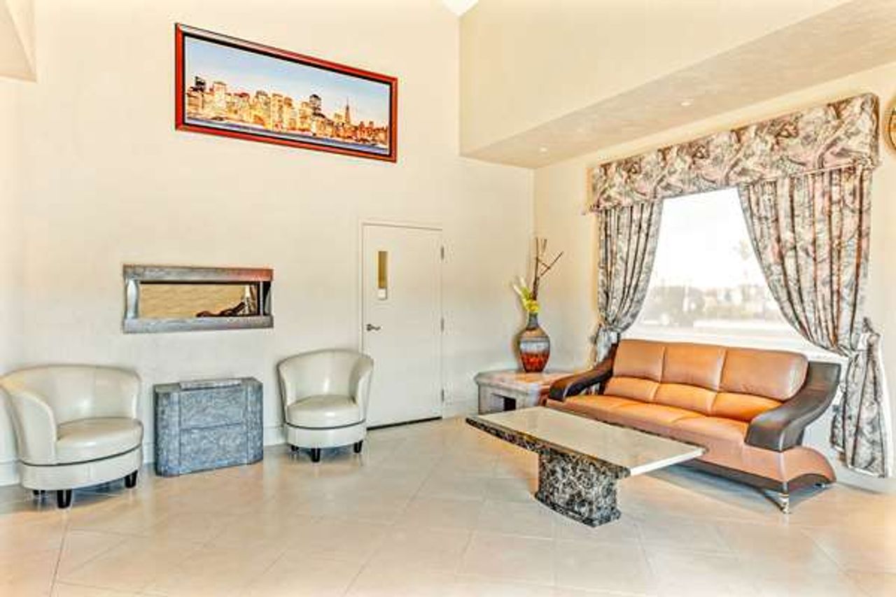 Photo of Hotel Aluxor SFO