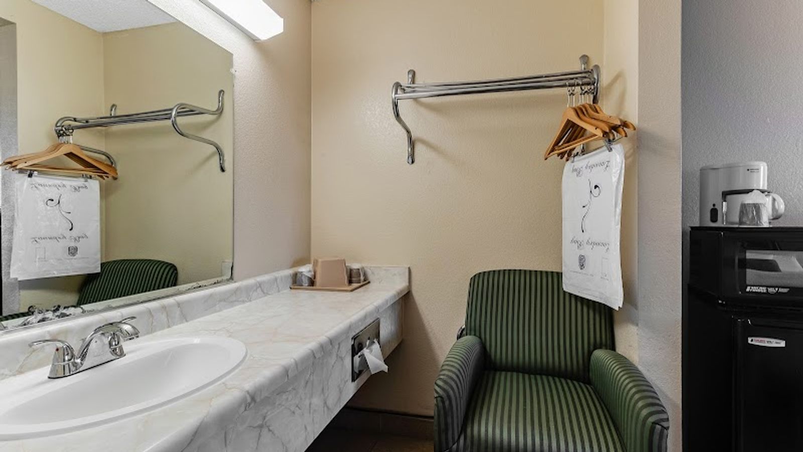 Photo of Knights Inn Madera