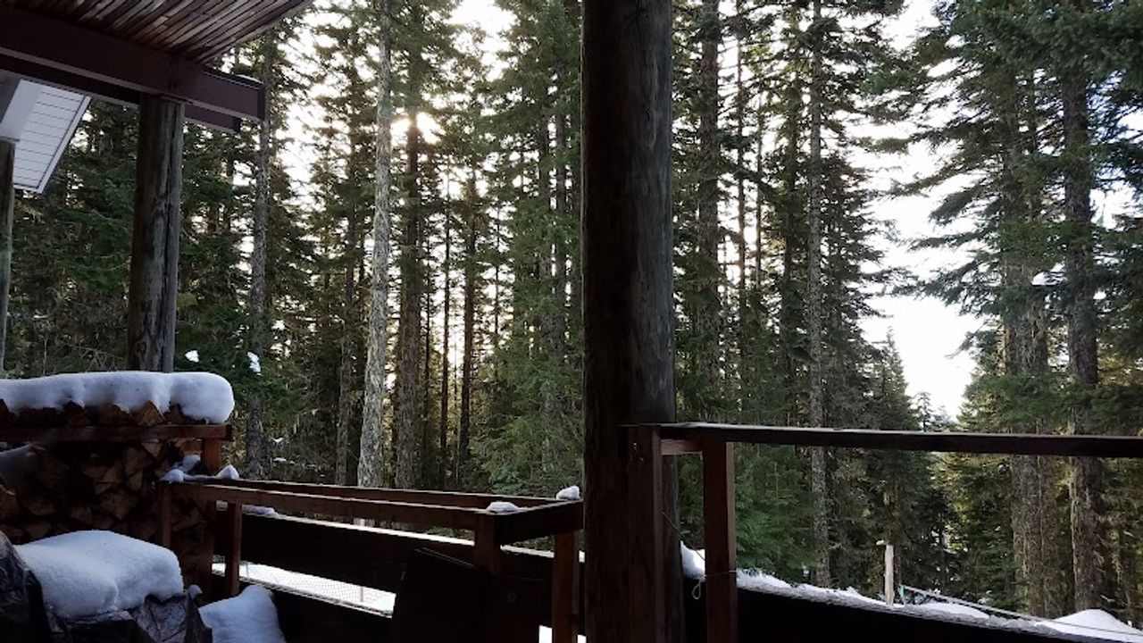 Photo of Mazama Lodge