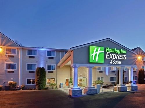 Holiday Inn Express & Suites Burlington, an IHG Hotel