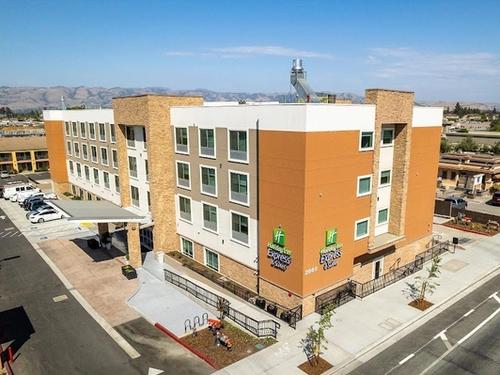 Holiday Inn Express & Suites San Jose – Silicon Valley by IHG