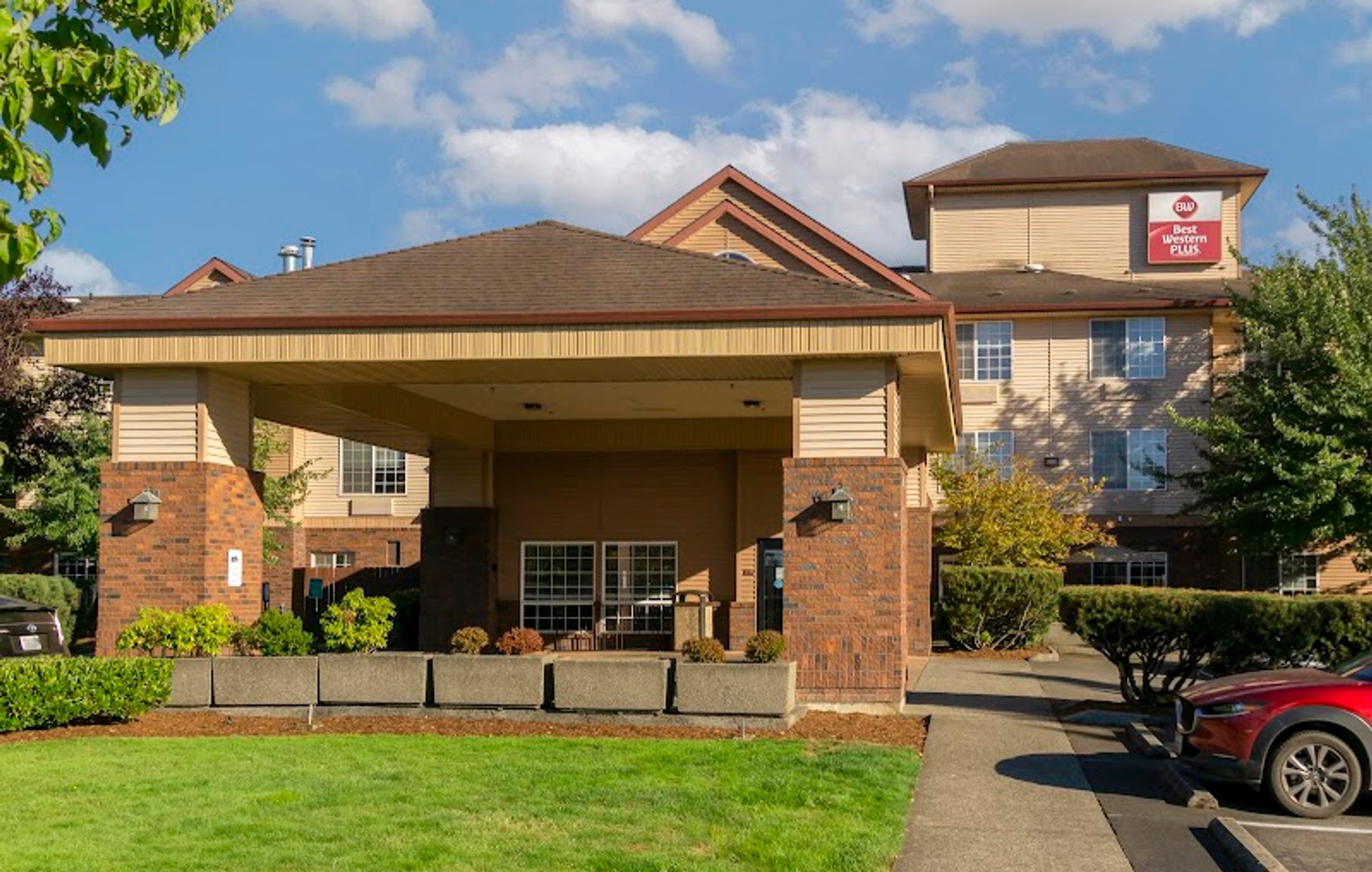 Best Western Plus Park Place Inn & Suites