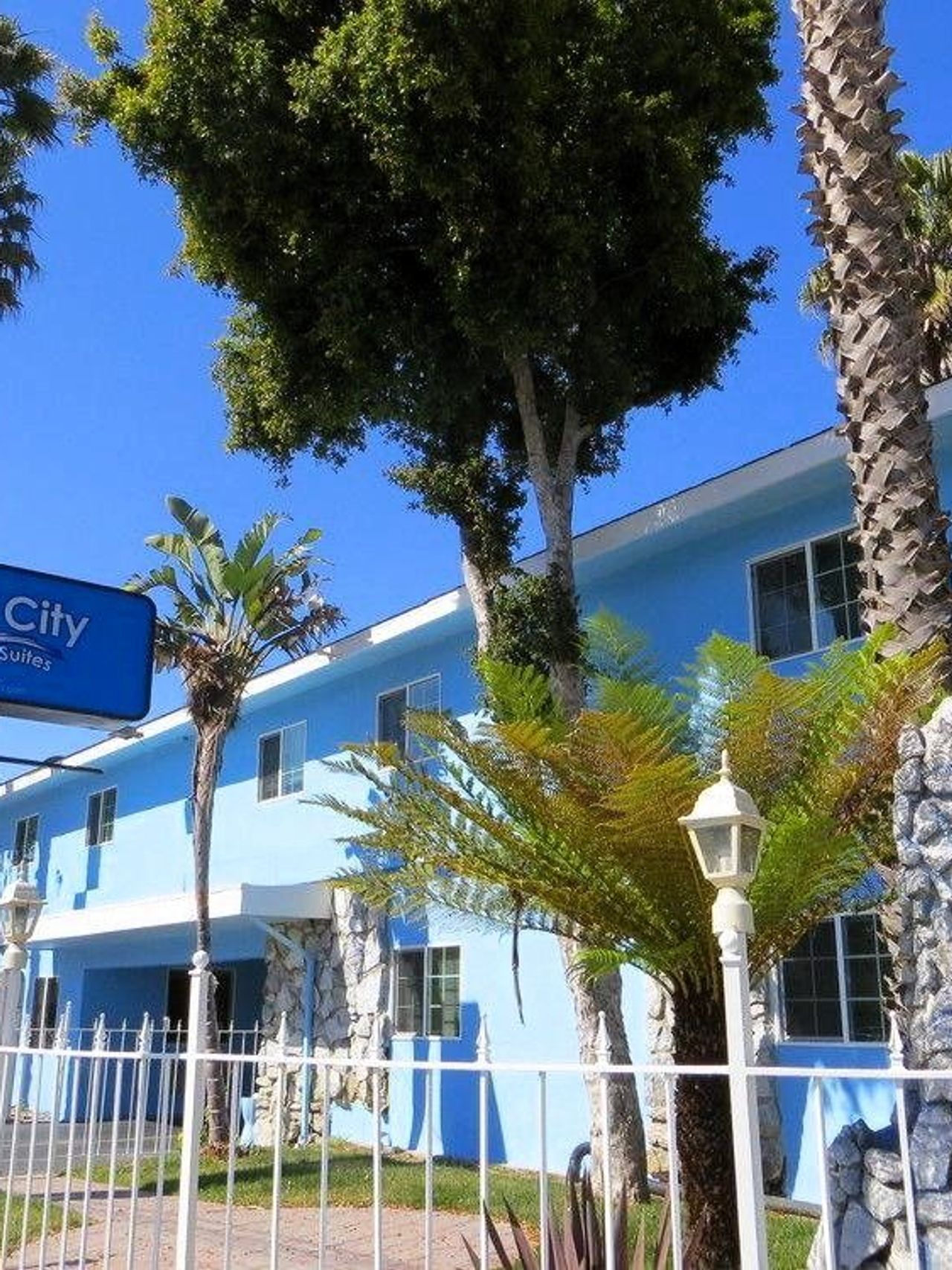 Surf City Inn & Suites