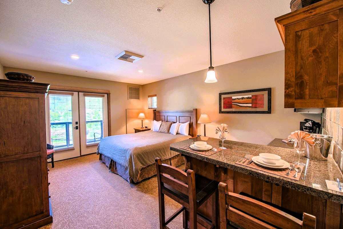 Silver Mountain Resort - Studio, 1 king bed, Kitchen