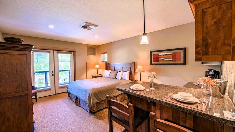 Silver Mountain Resort - Studio, 1 king bed, Kitchen