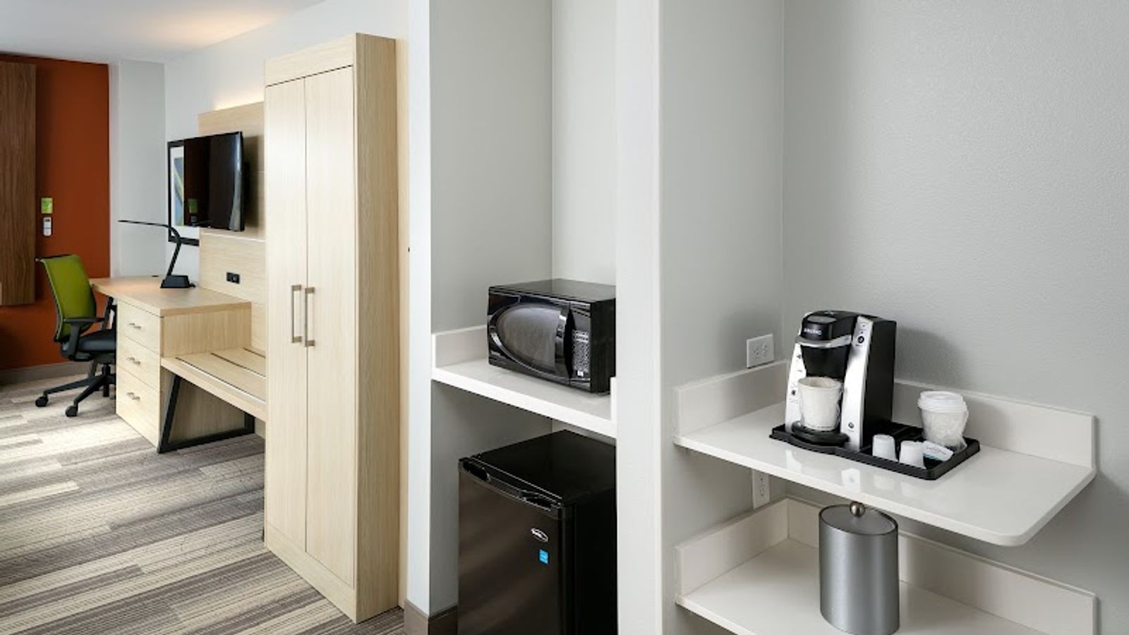 Photo of Holiday Inn Express & Suites Bend South, an IHG Hotel