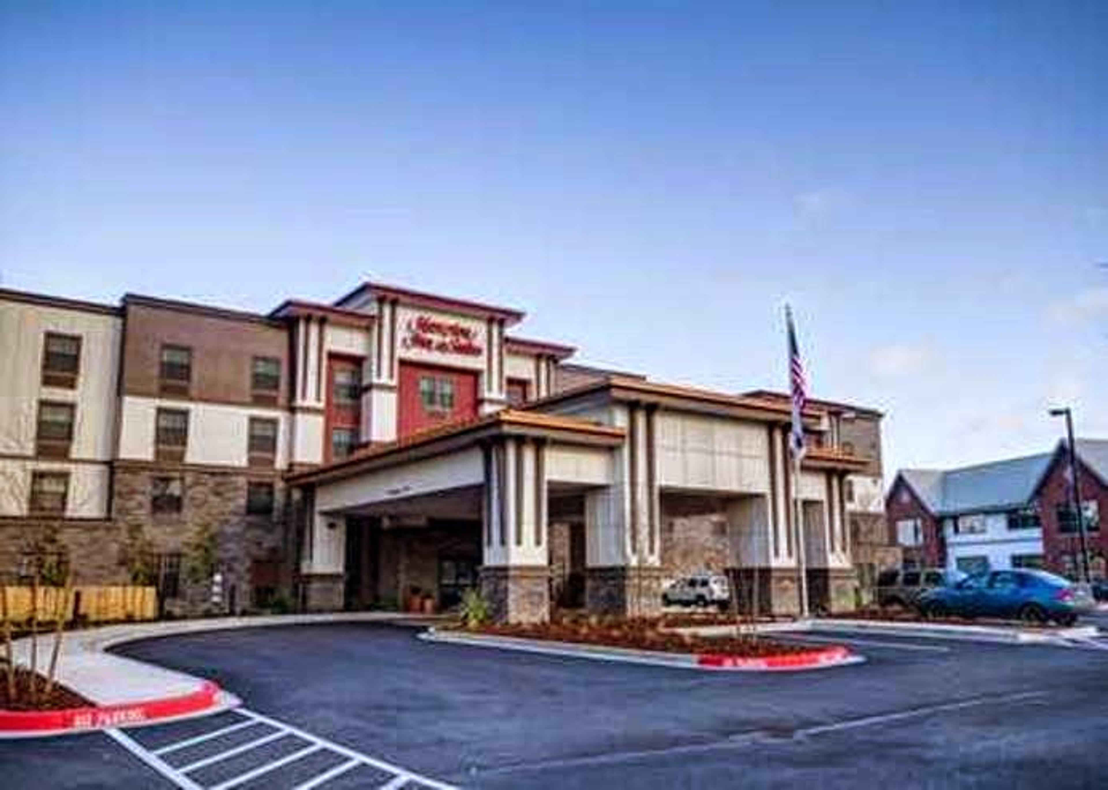 Hampton Inn & Suites DuPont