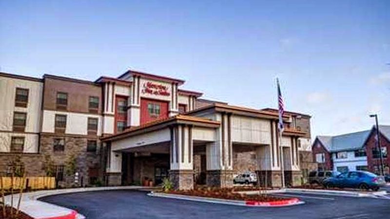Hampton Inn & Suites DuPont