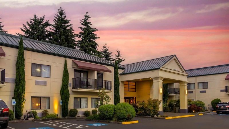 Best Western Plus Plaza by the Green