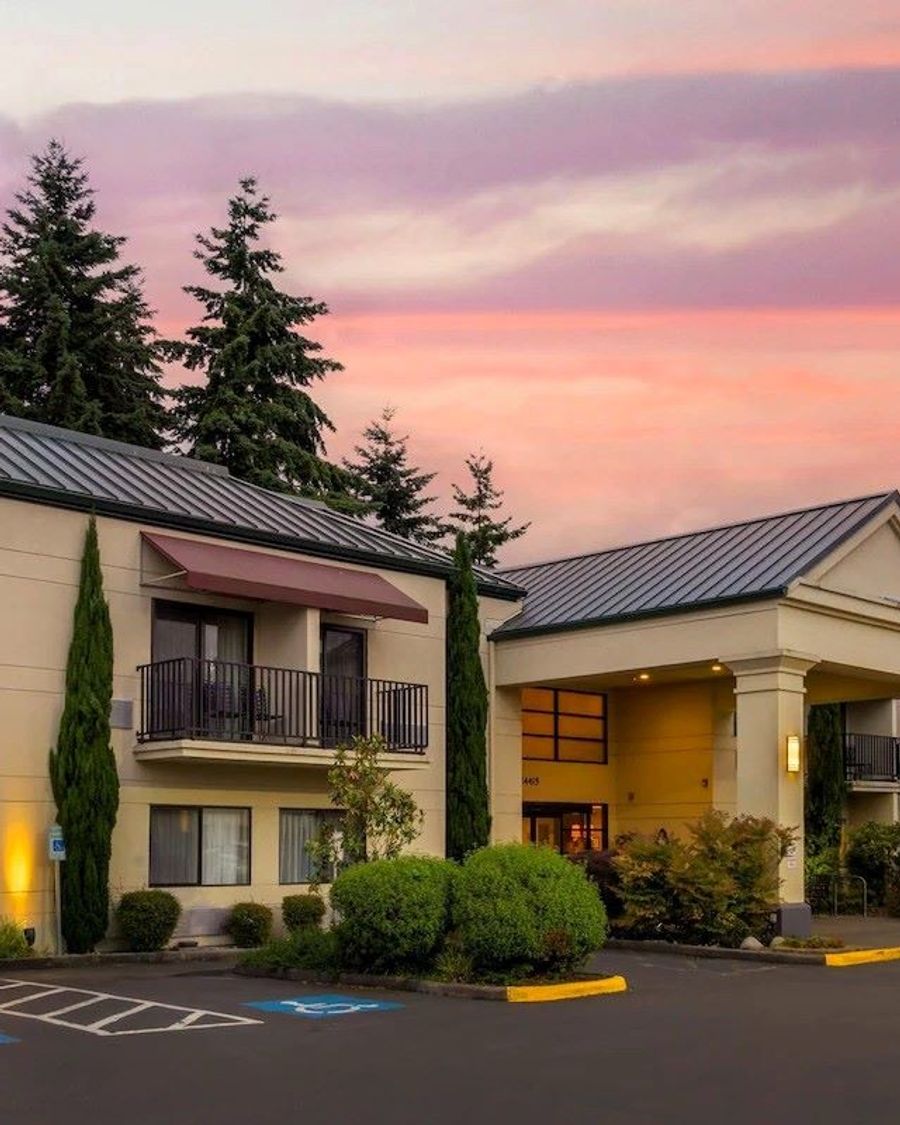 Best Western Plus Plaza by the Green