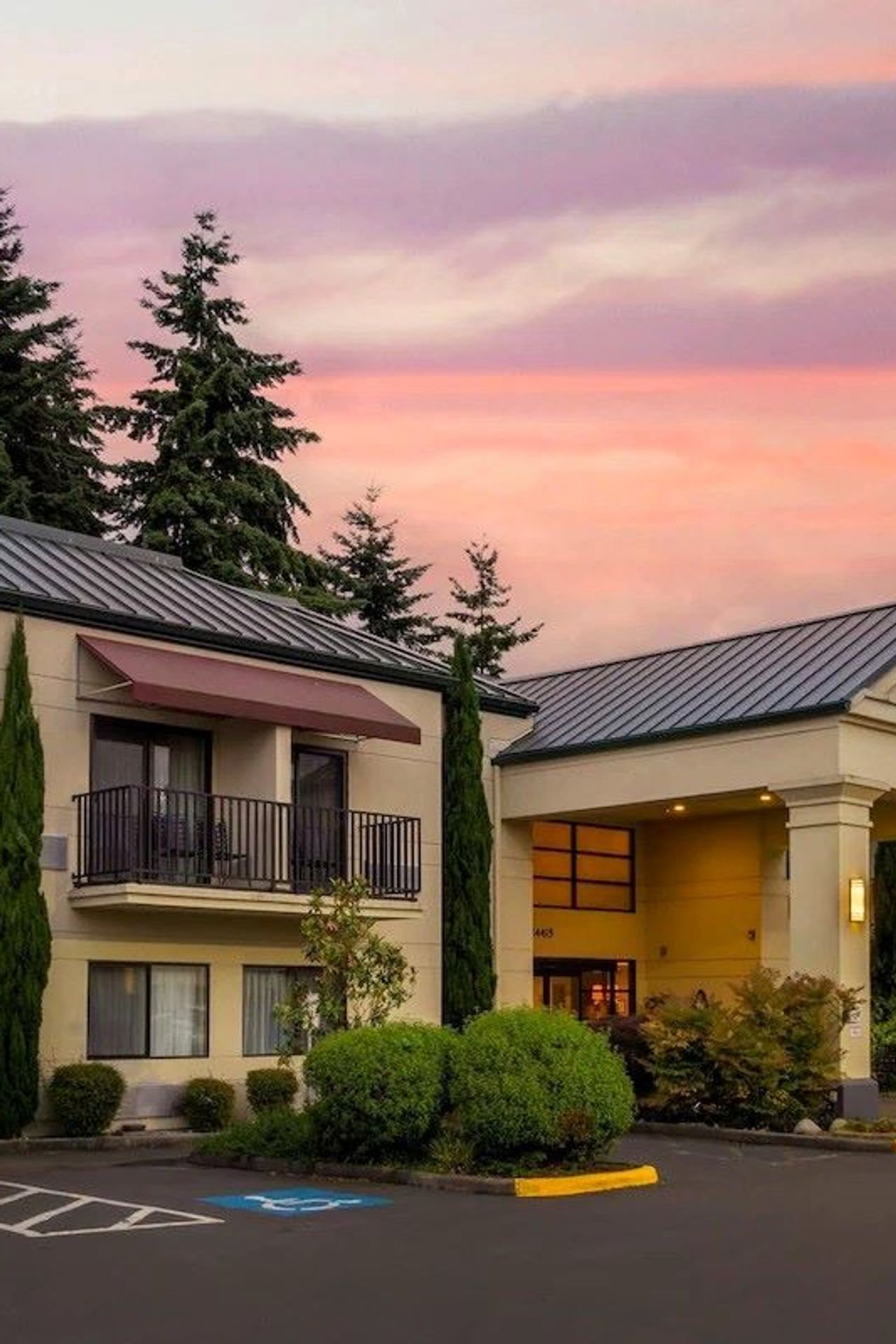 Best Western Plus Plaza by the Green
