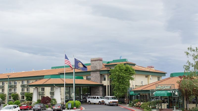 Rogue Regency Inn & Suites